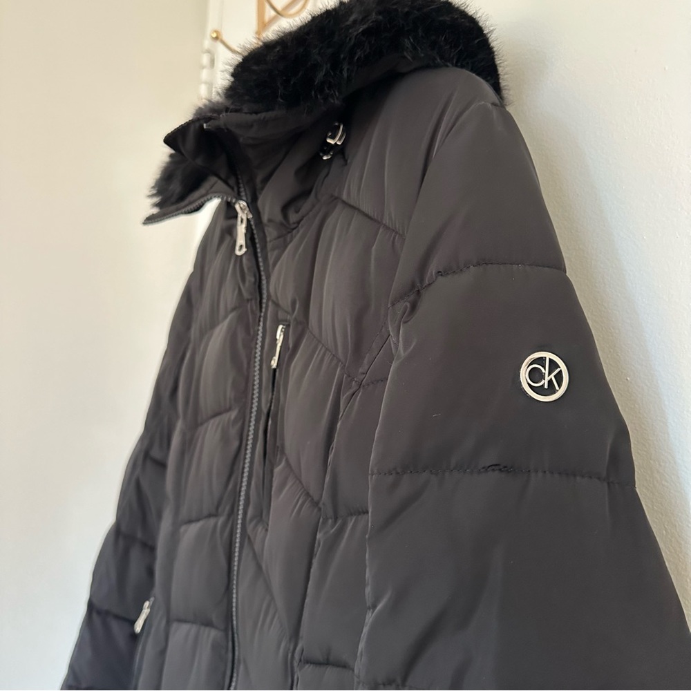 Women’s Calvin Klein Black Long Puffer Winter Coat with Faux Fur-Trimmed Hood - Picture 3 of 7